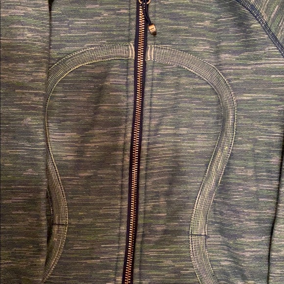 Size 6 Lulu Lemon Scuba Hoodie - Picture 3 of 4